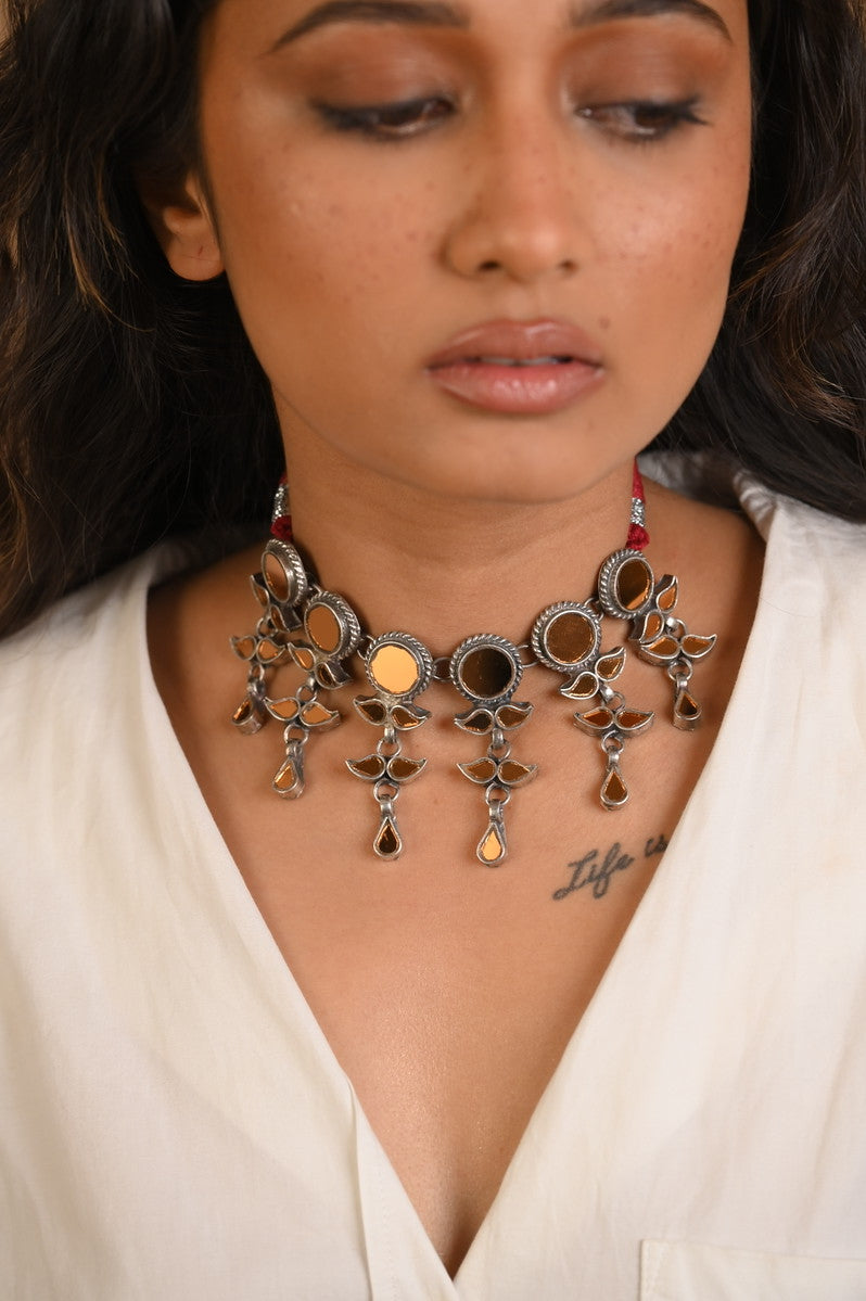 Nudda Choker