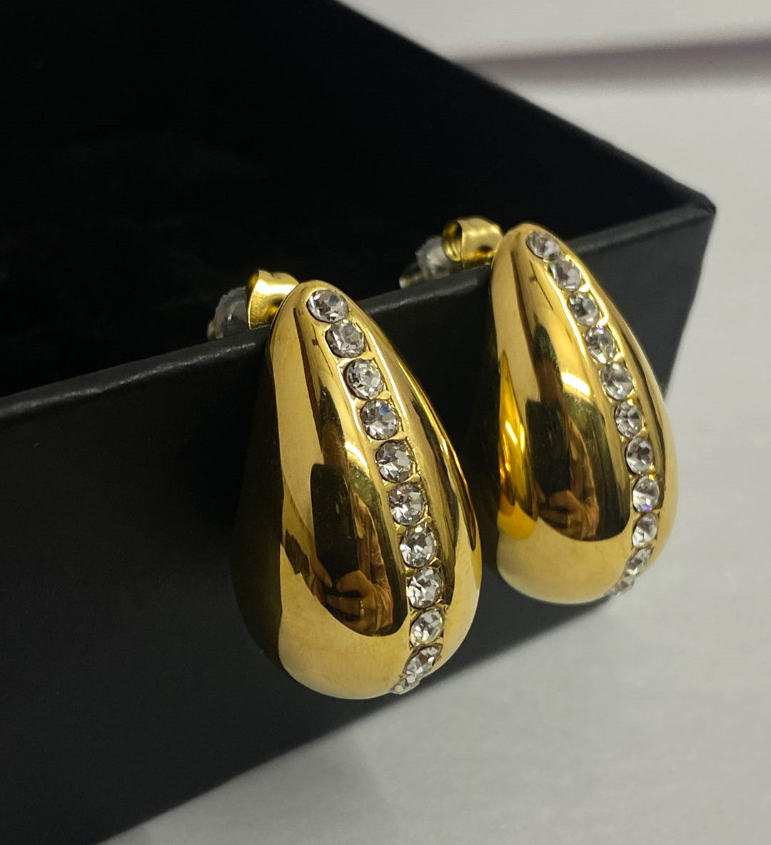 Karin Earrings in Gold
