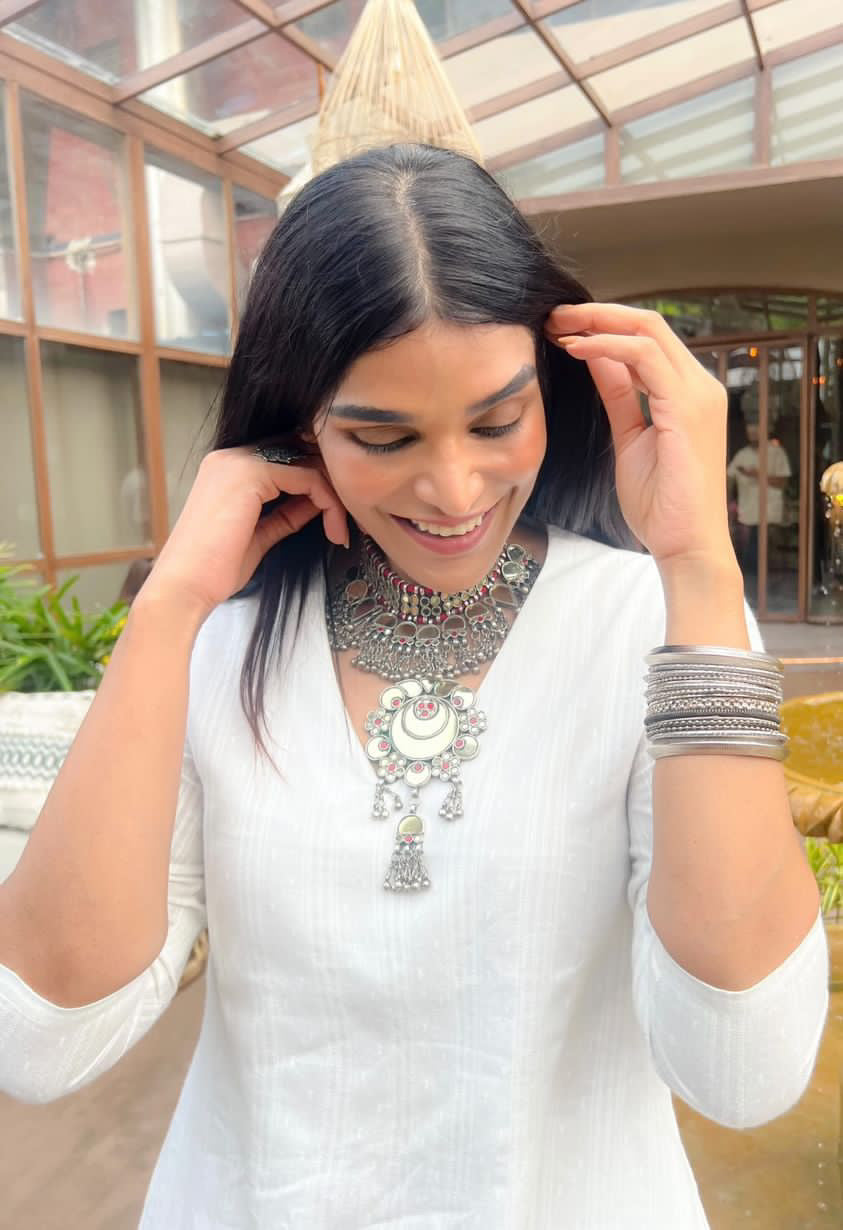 Neeha in Urwa Statement Neckpiece