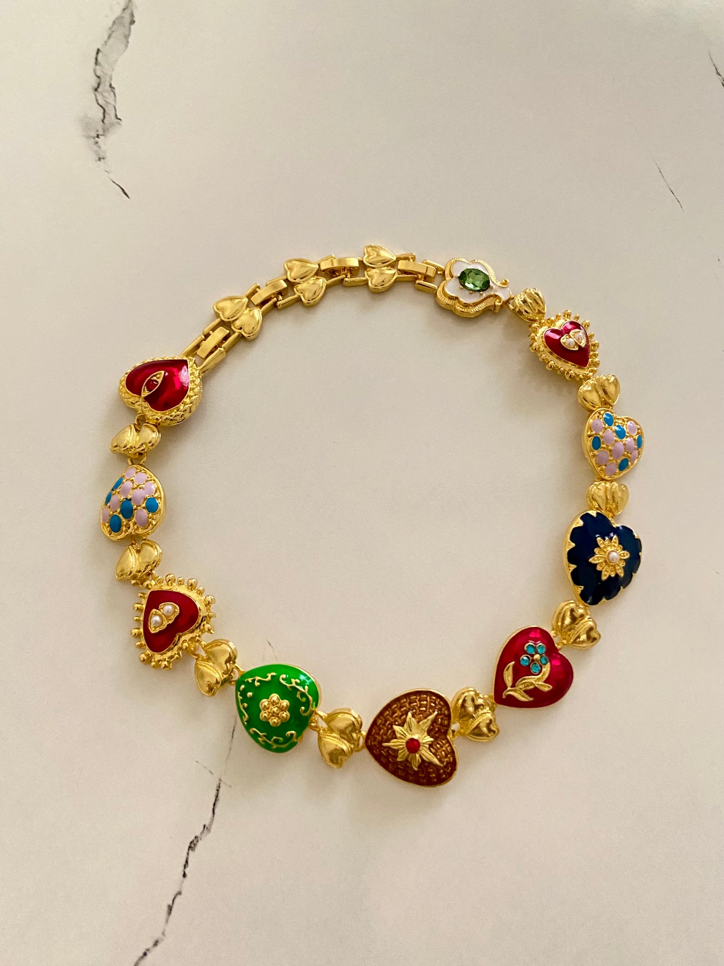 Cariño Charm Choker