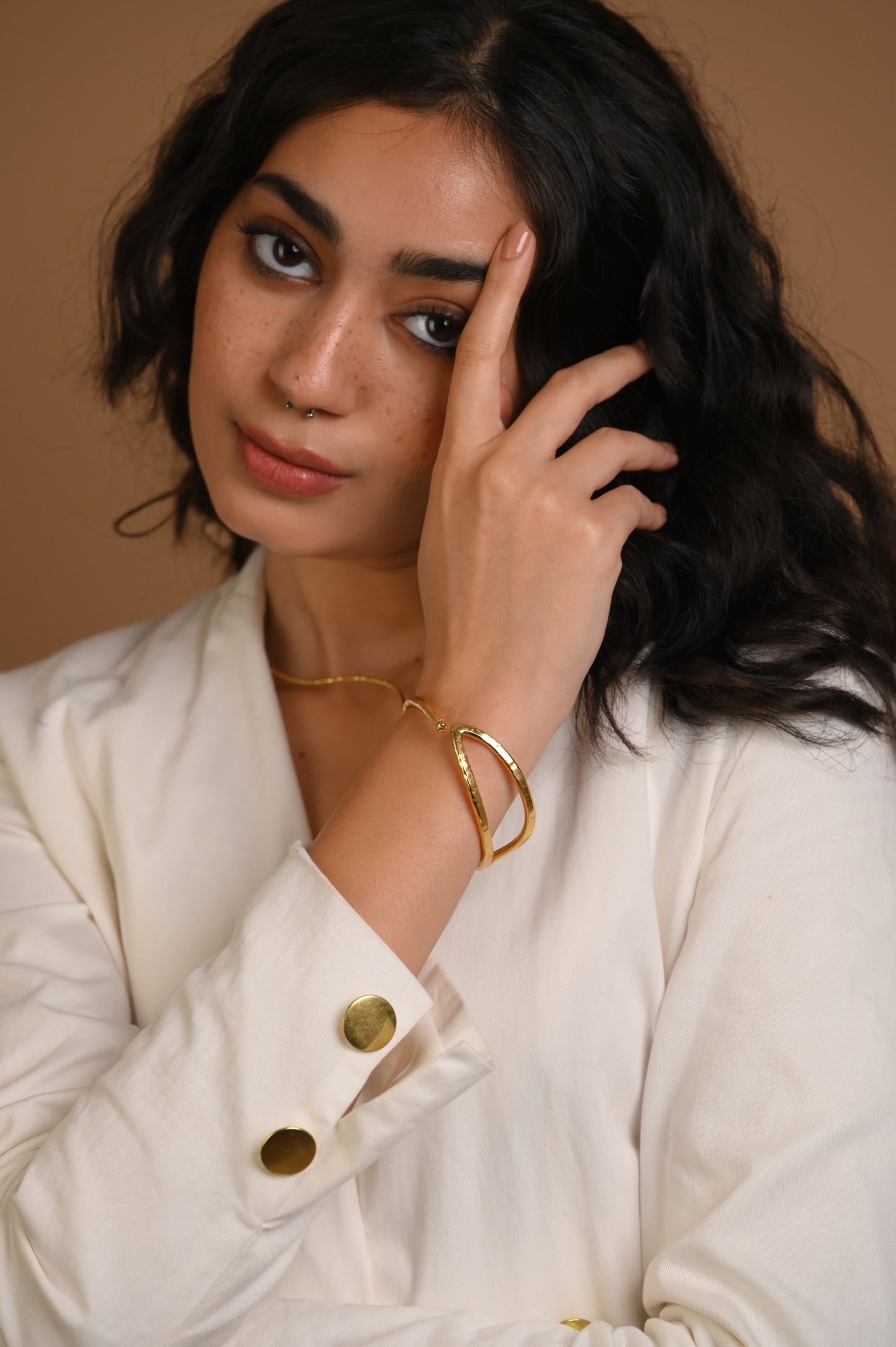 Leafy Handcuff in Gold