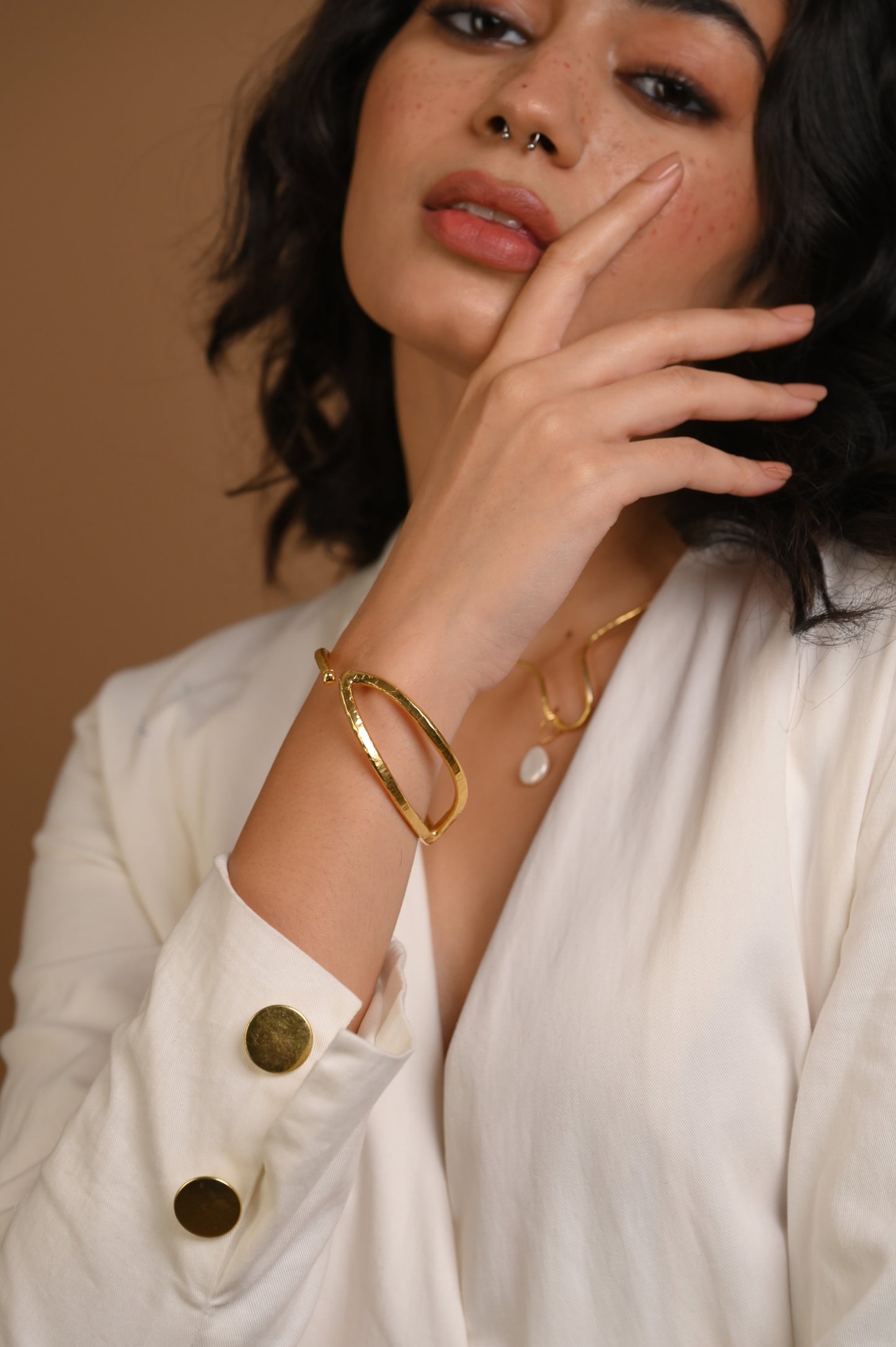 Leafy Handcuff in Gold