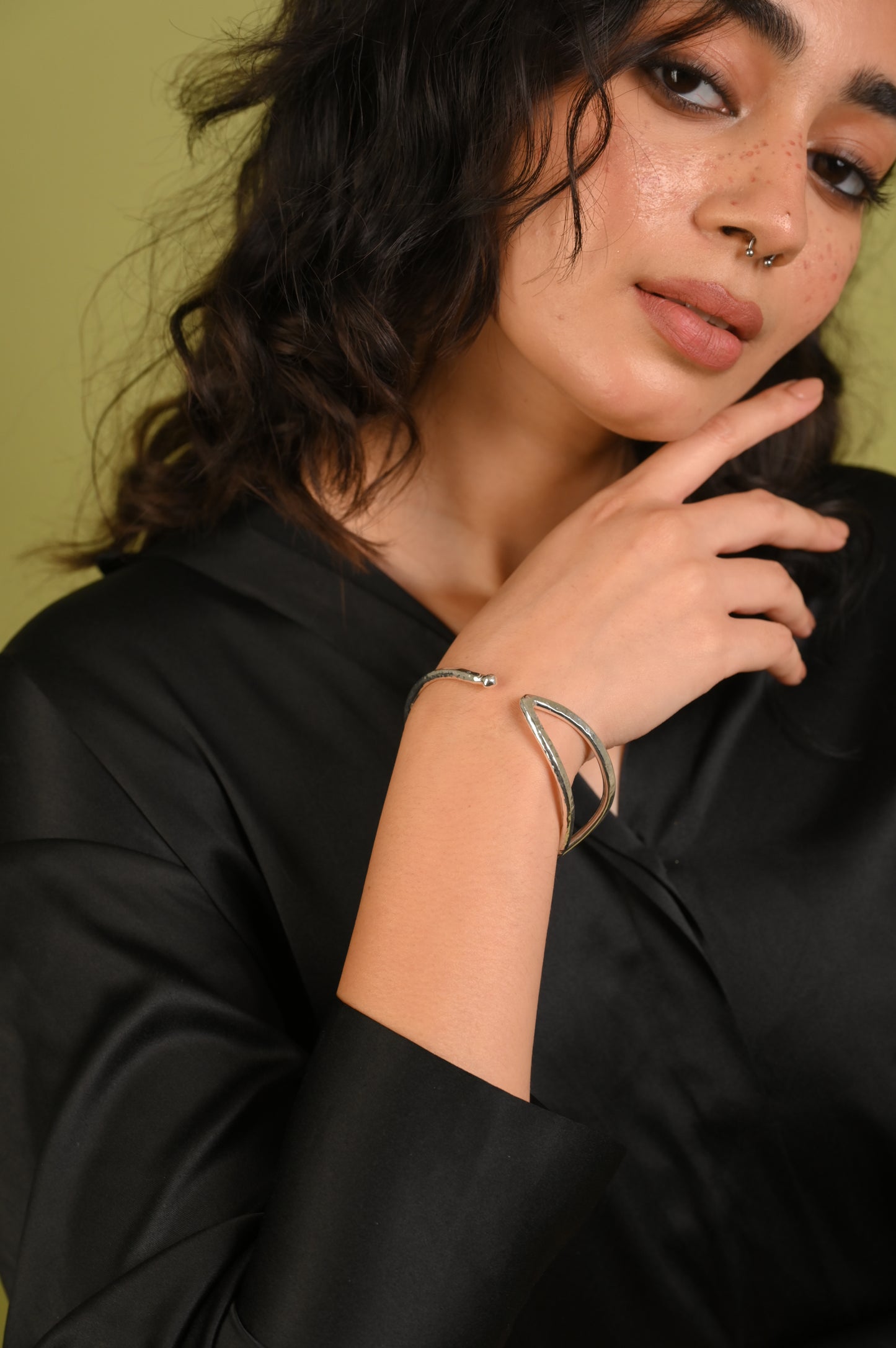 Leafy Handcuff in Silver