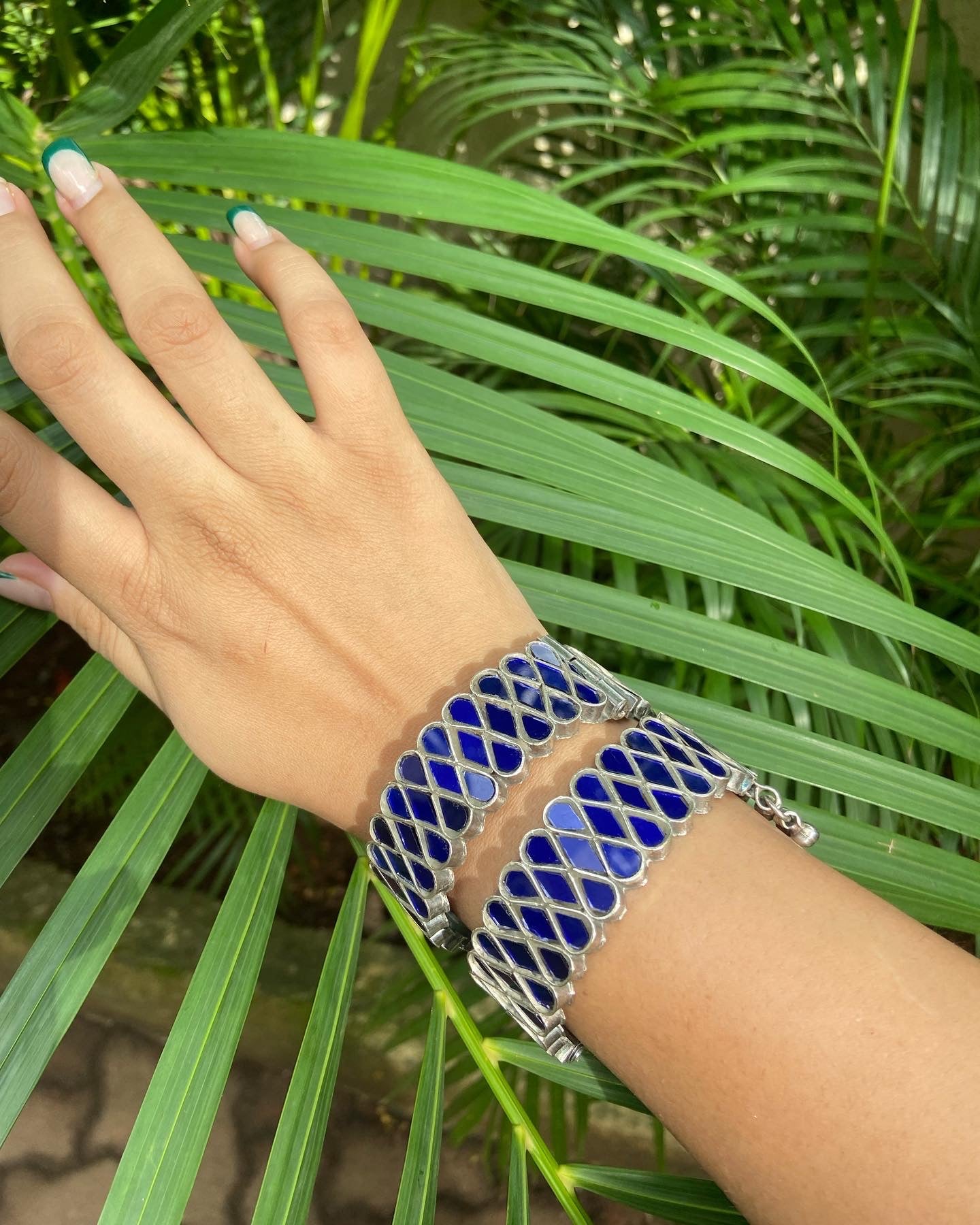 Afra Single Kada