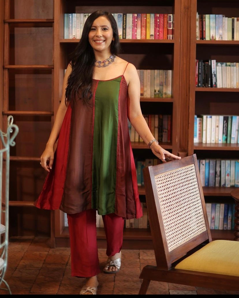 Pankti in Pazeb Choker