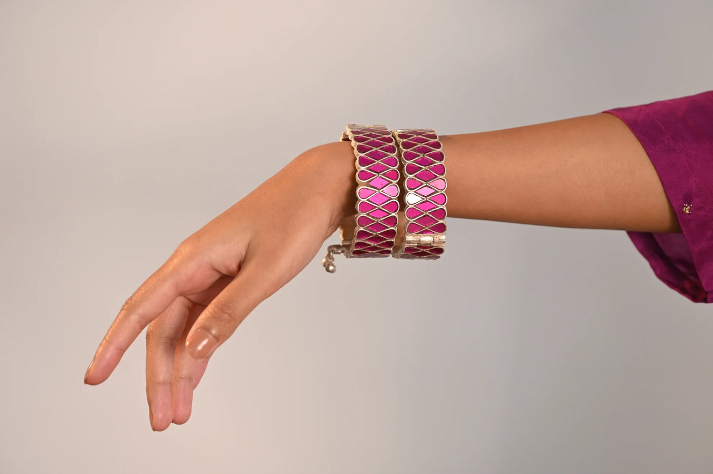 Afra Single Kada