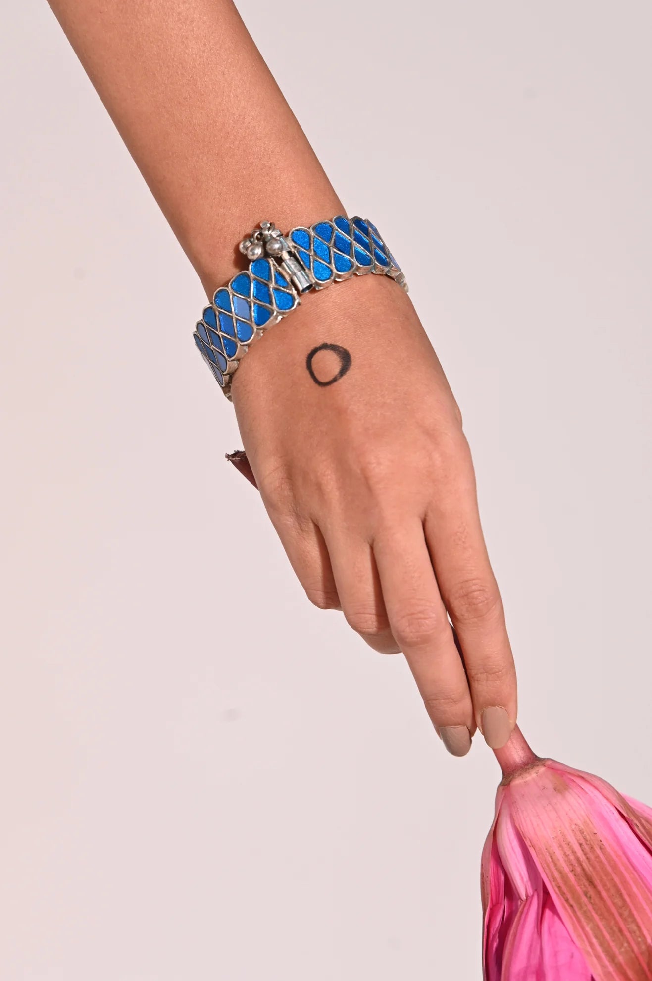 Afra Single Kada