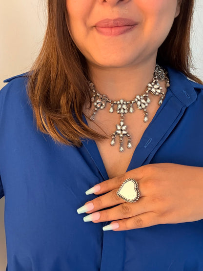 Ayra Plain White Glass Neckpiece