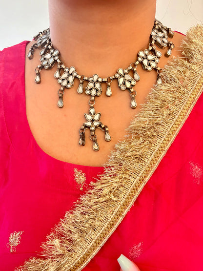 Ayra Plain White Glass Neckpiece