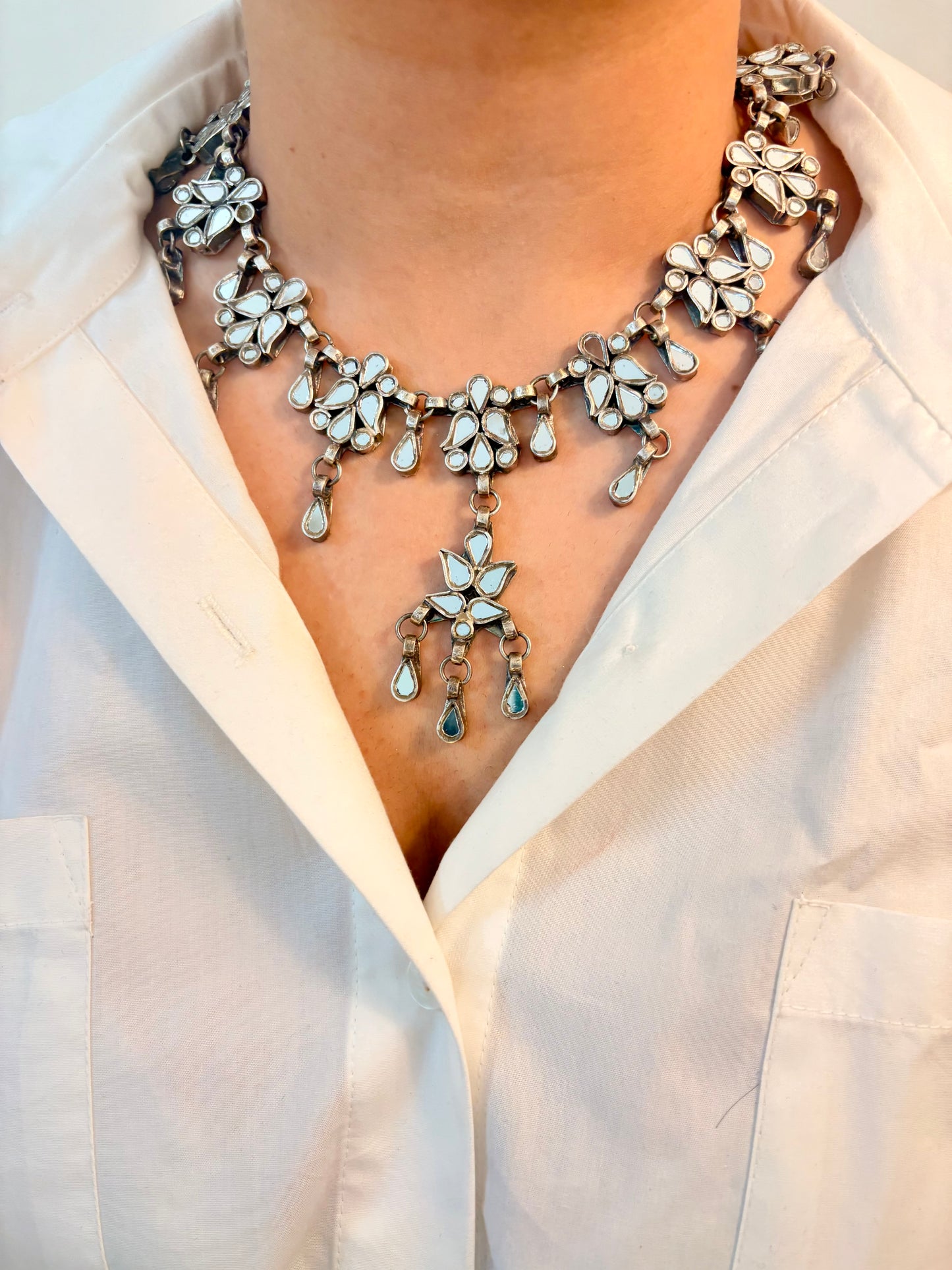 Ayra Plain White Glass Neckpiece