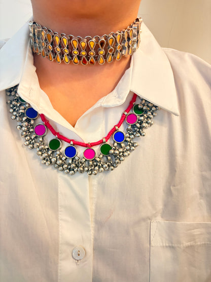 Naurah Mutlicolor Glass Neckpiece