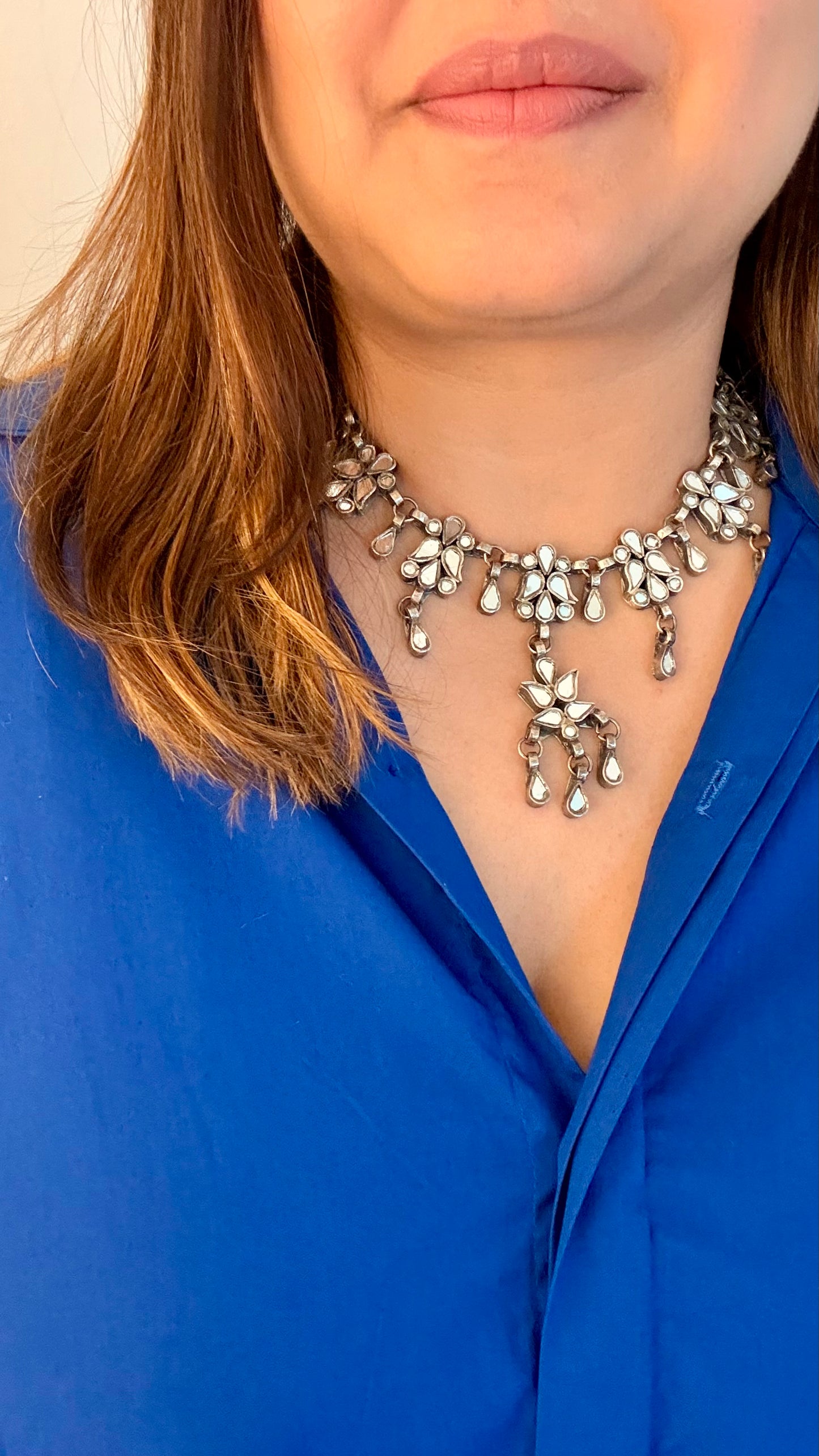 Ayra Plain White Glass Neckpiece