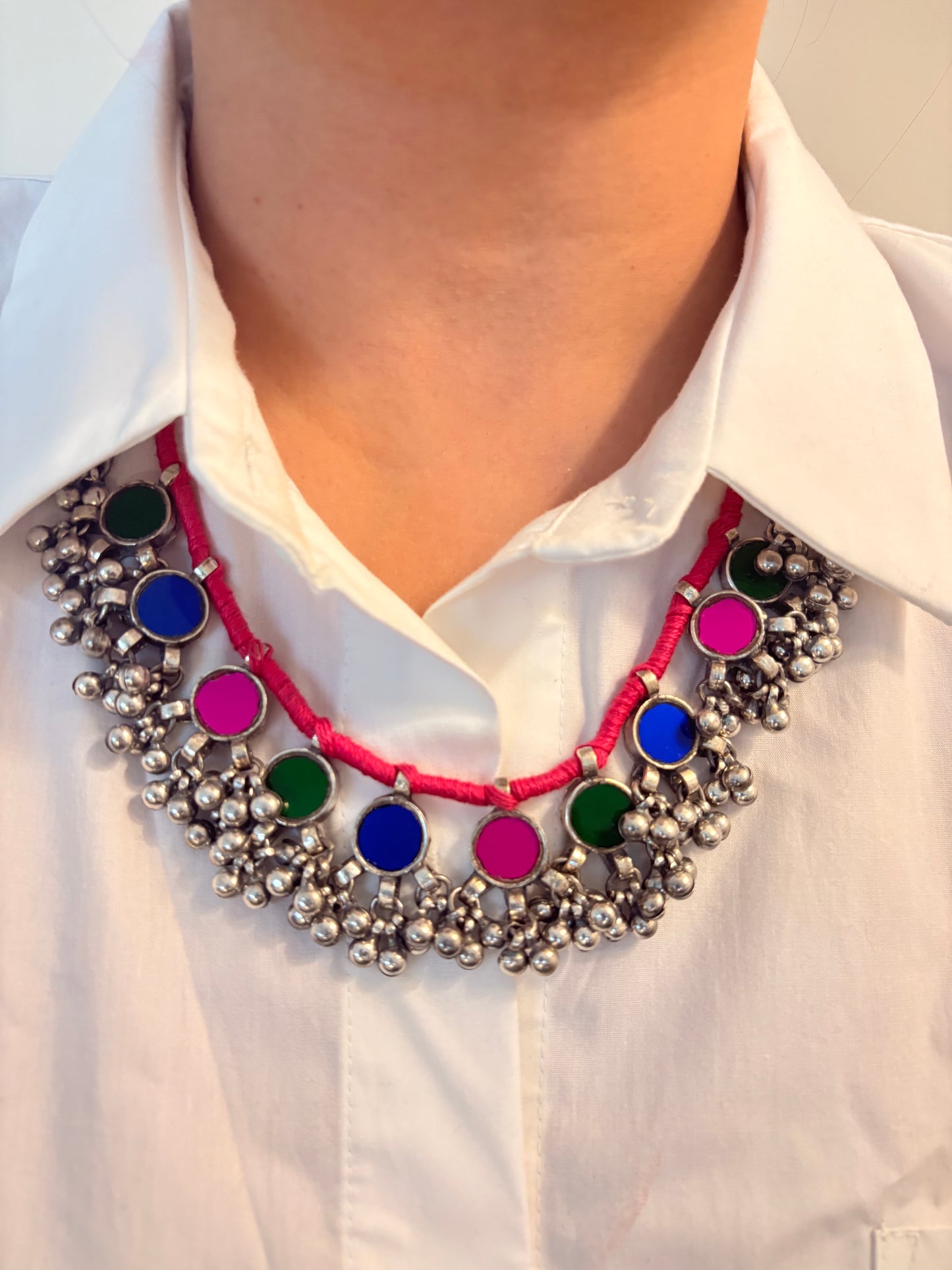 Naurah Mutlicolor Glass Neckpiece