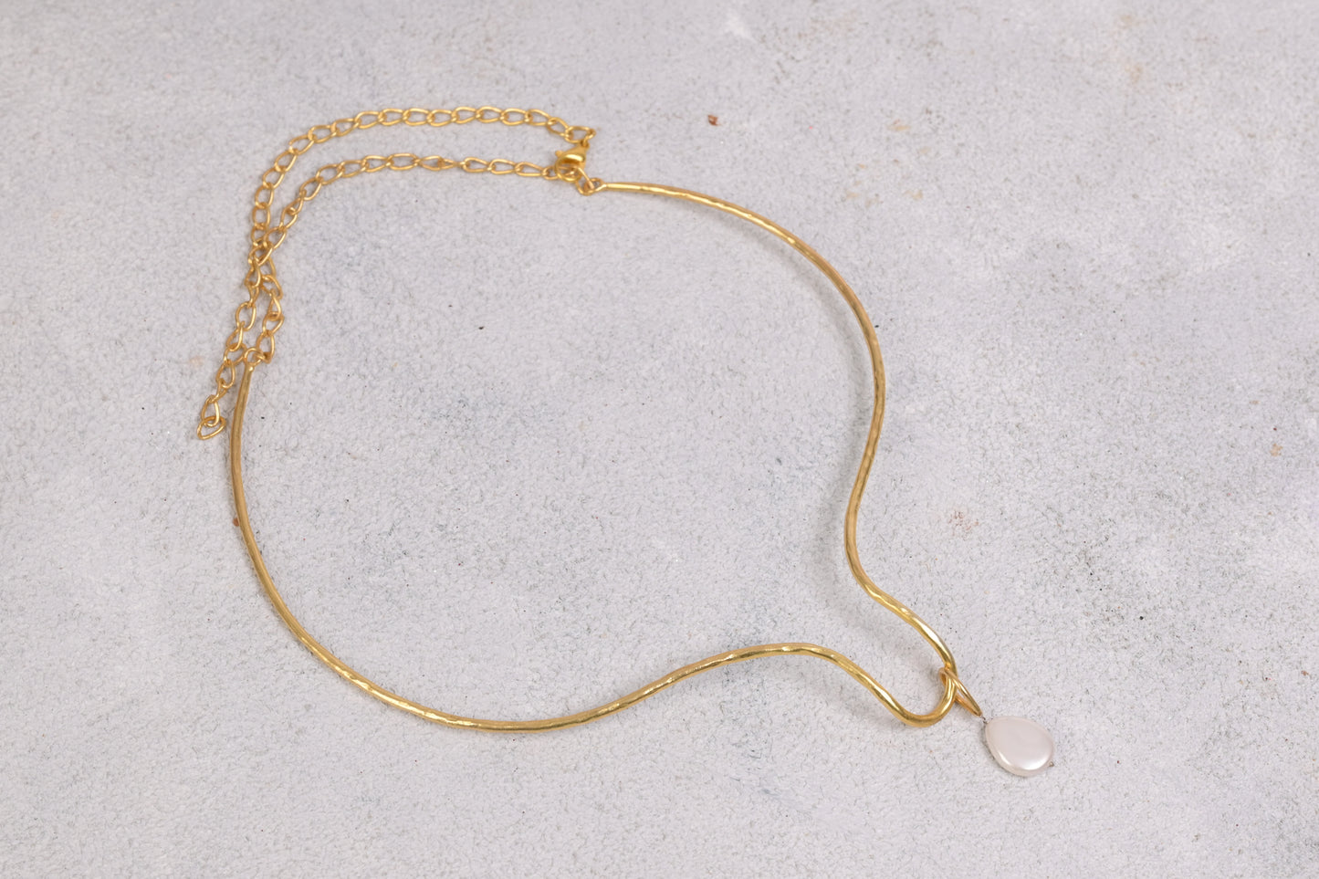 Skew Pearl Neckpiece Gold