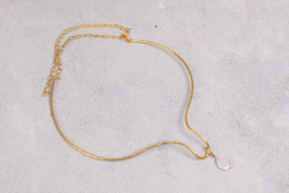 Skew Pearl Neckpiece Gold