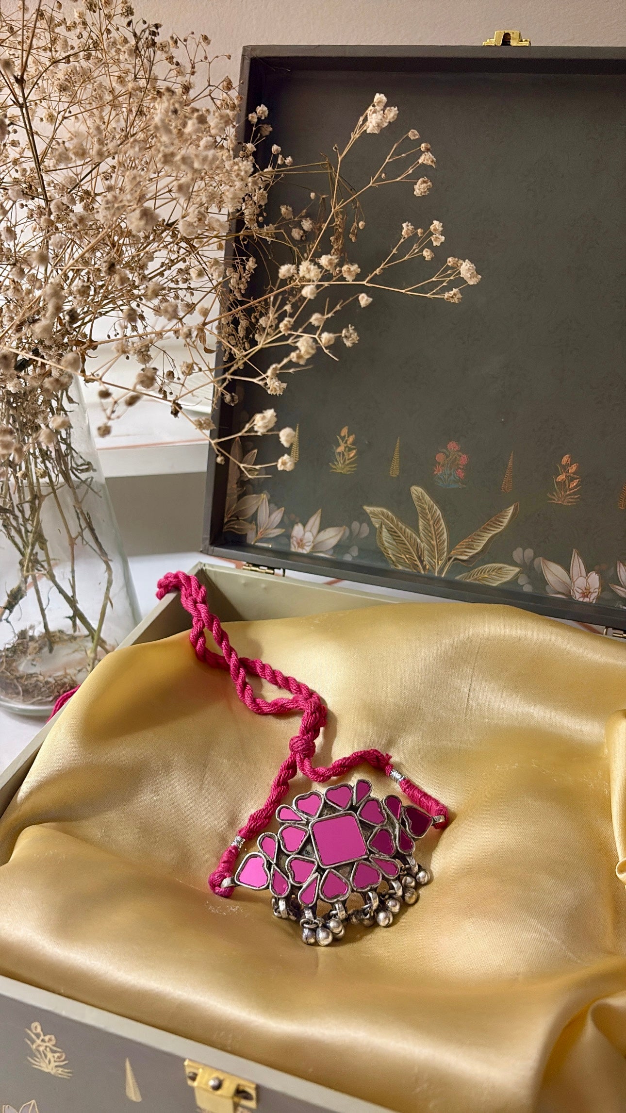 Iram Glass Choker/ Neckpiece